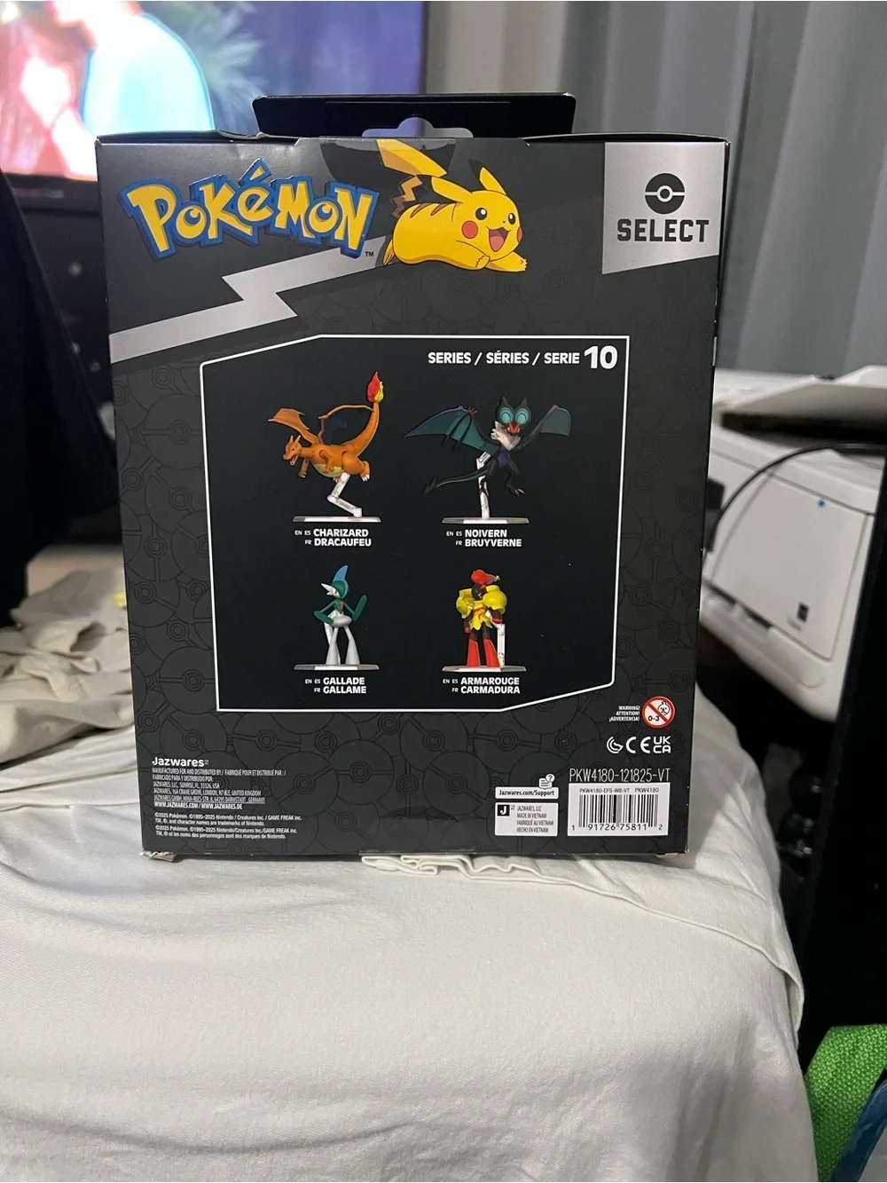 Pokemon Gallade Select Action Figure - Green, White & Red Accents